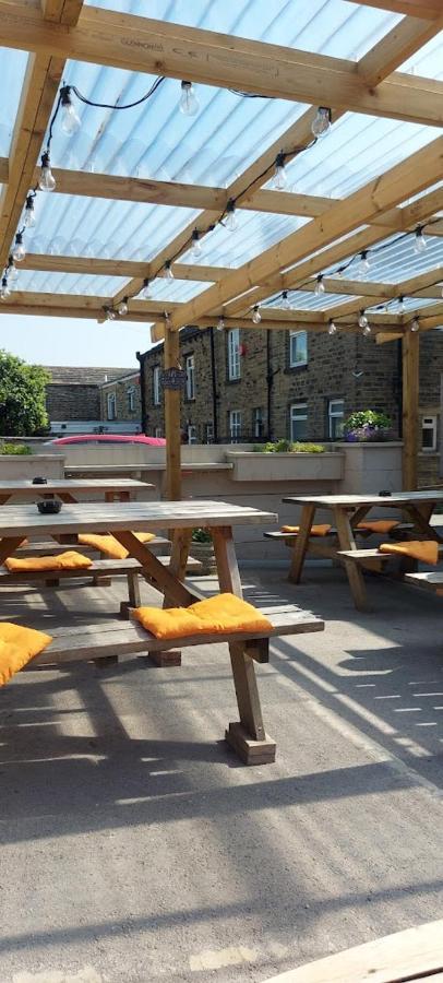 Hotel Croppers Arms Huddersfield Exterior foto